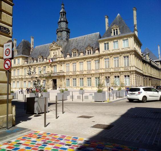 Lux Cathedrale Lägenhet Reims Exteriör bild